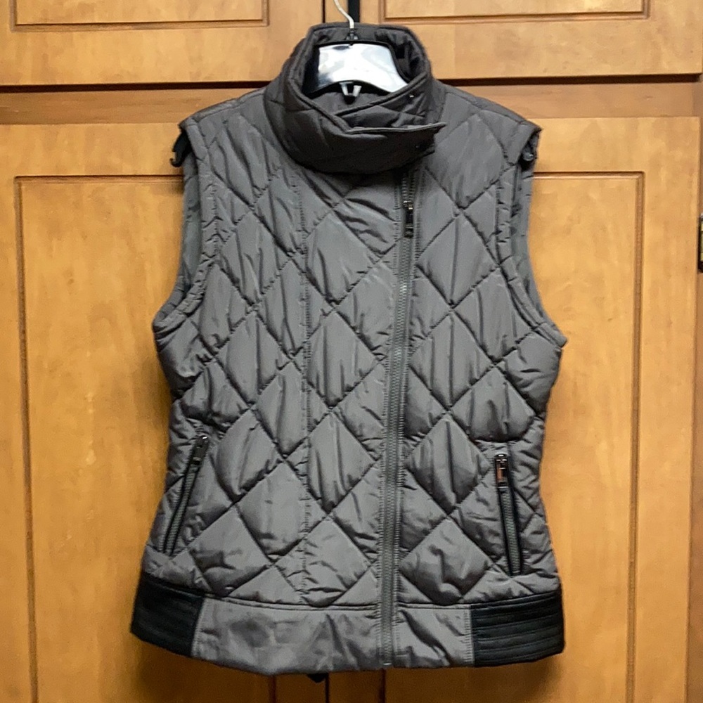 Woman’s Winter Vest New without tags - Picture 1 of 4